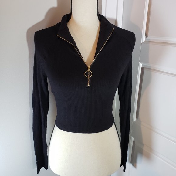 WHOIAM Tops - WHOIAM Long sleeve zip crop top